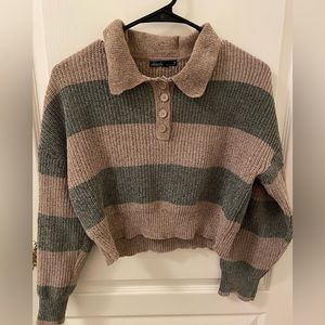 Cropped Sweater with collar and buttons